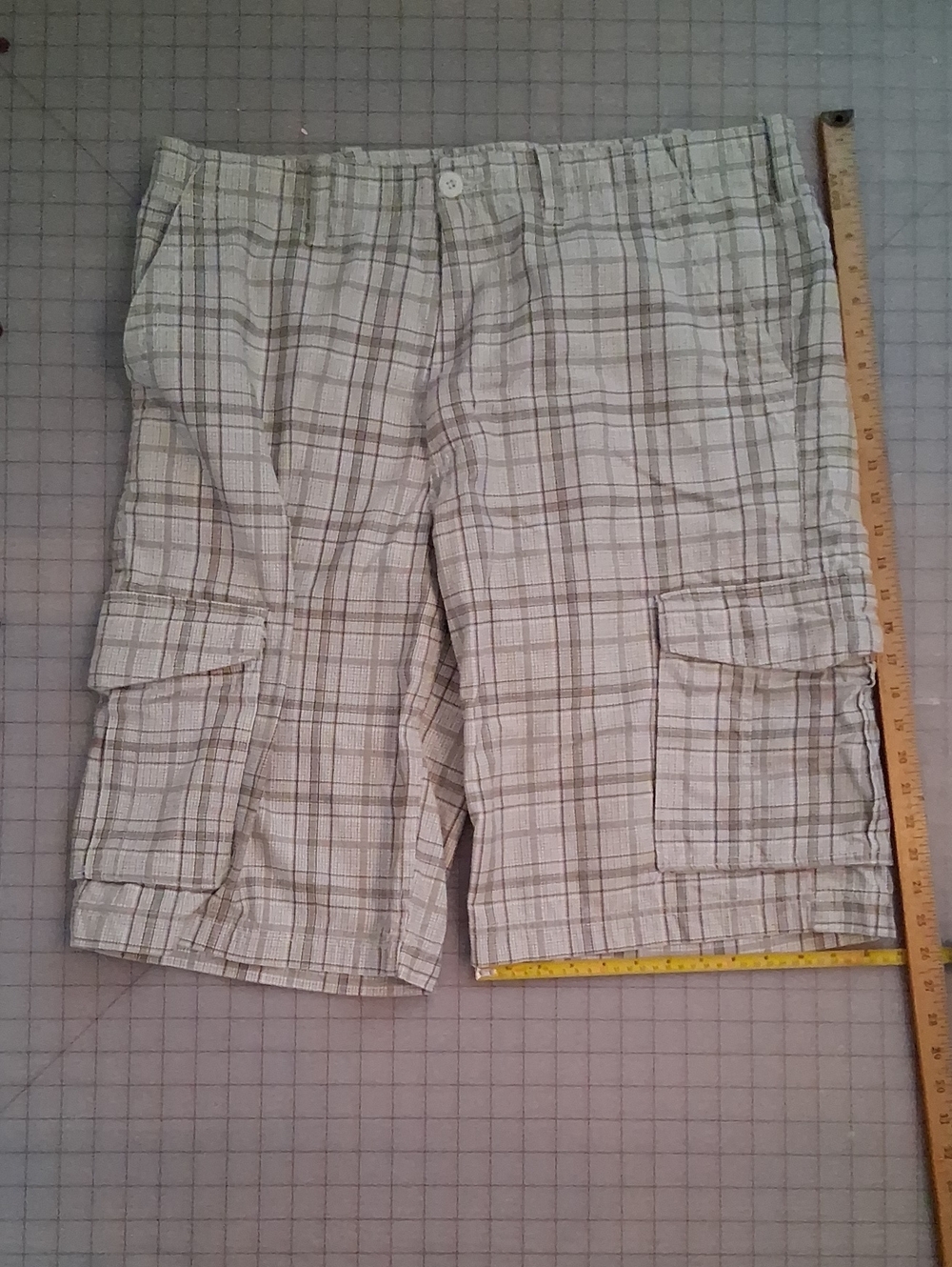 Urban Pipeline Size 40 Men's Plaid Cargo Shorts - Light Gray/Tan